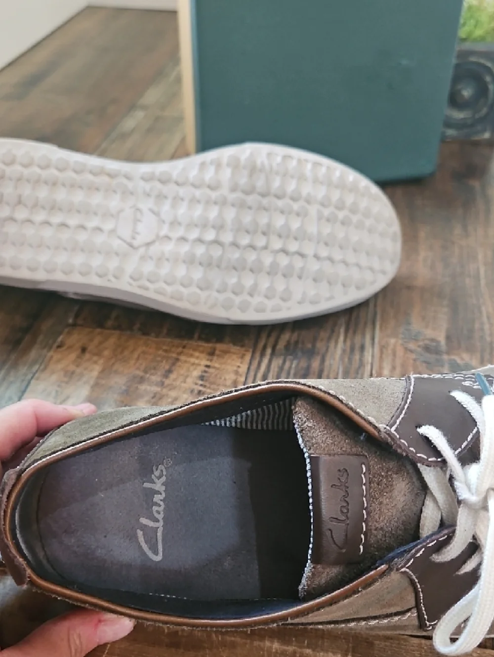 Clarks Men’s Taupe‎ Brown Suede Chukka Lace-Up Shoes